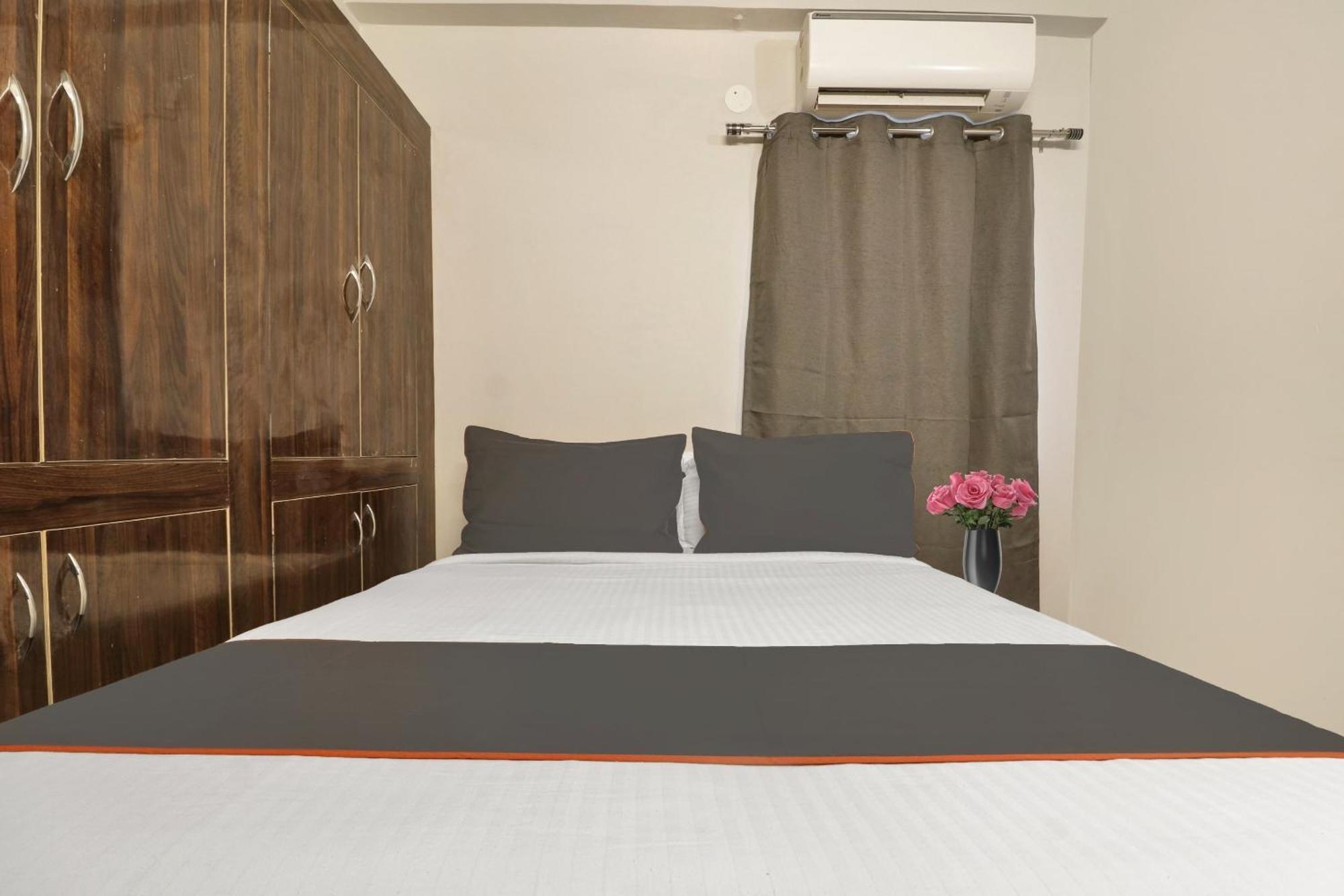 Super Townhouse Rcc Blizz Hotel Kondapur  Kültér fotó