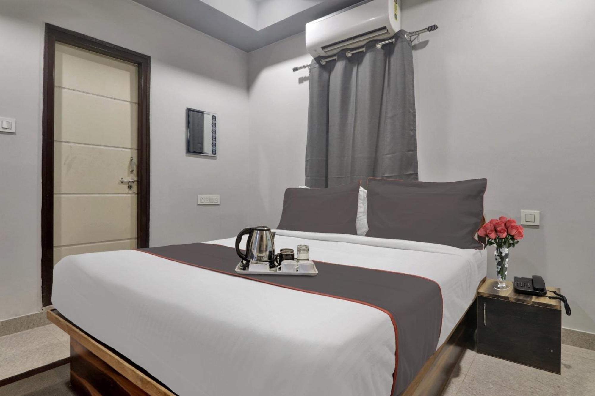 Super Townhouse Rcc Blizz Hotel Kondapur  Kültér fotó