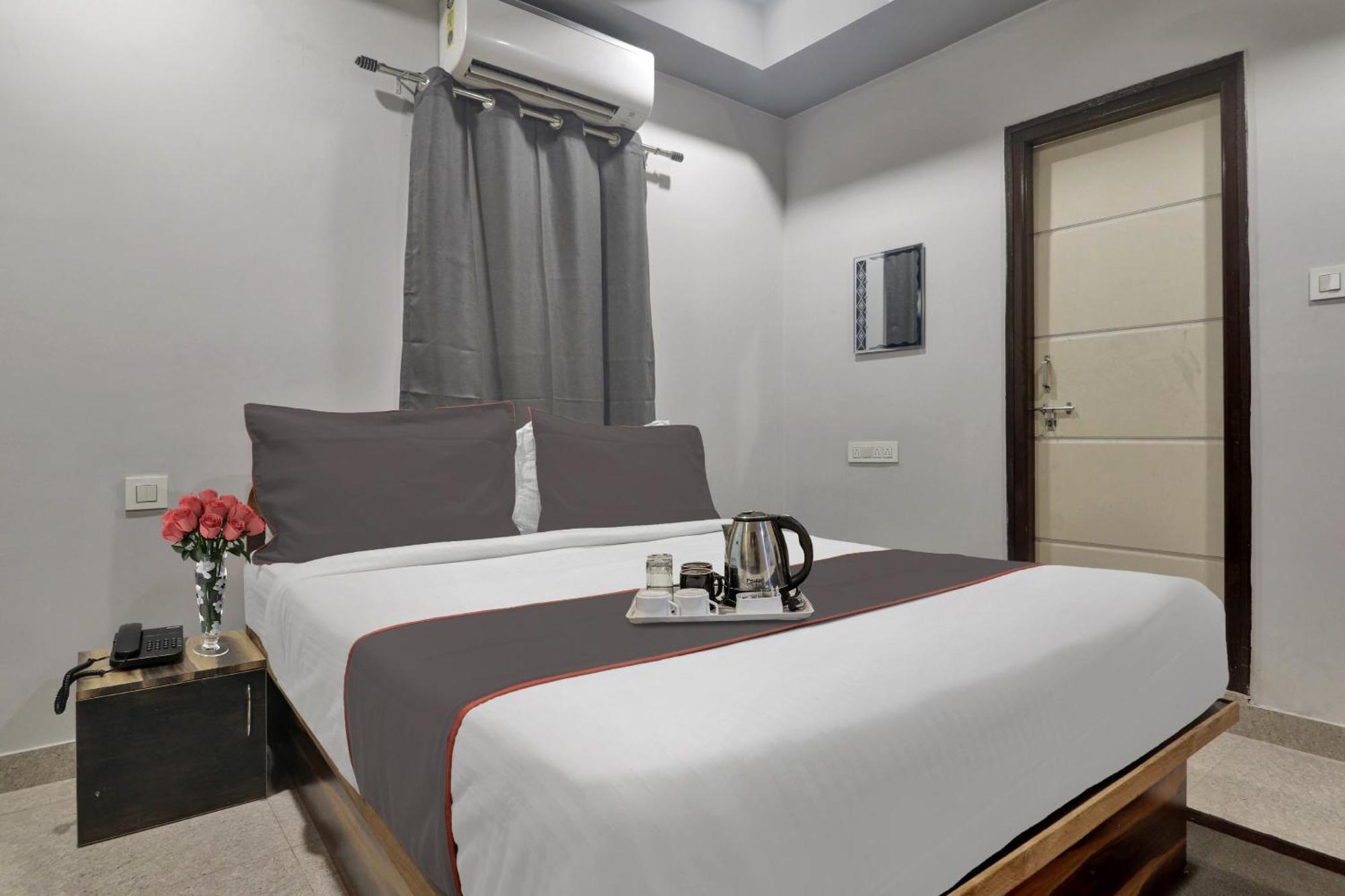 Super Townhouse Rcc Blizz Hotel Kondapur  Kültér fotó