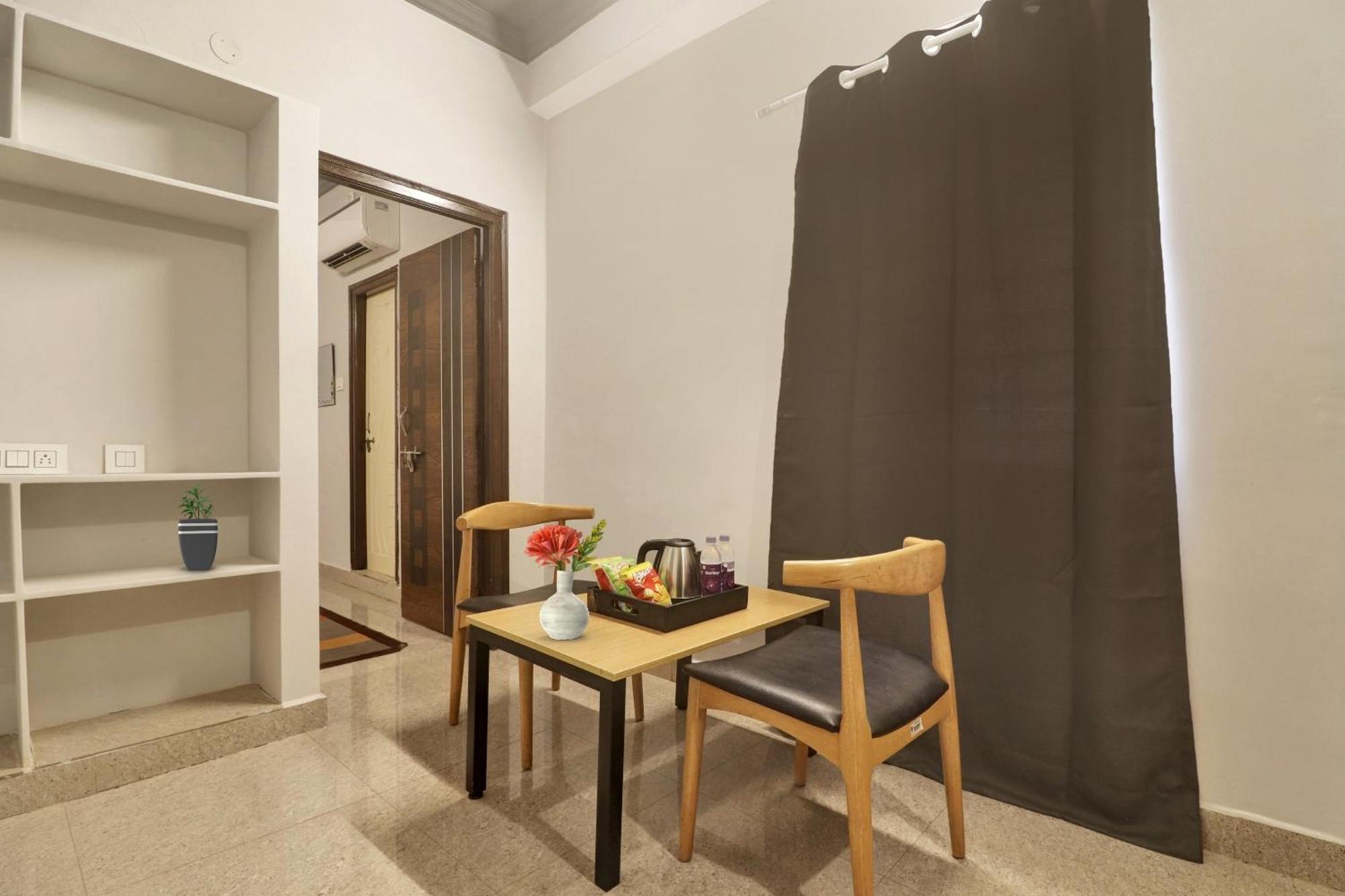 Super Townhouse Rcc Blizz Hotel Kondapur  Kültér fotó
