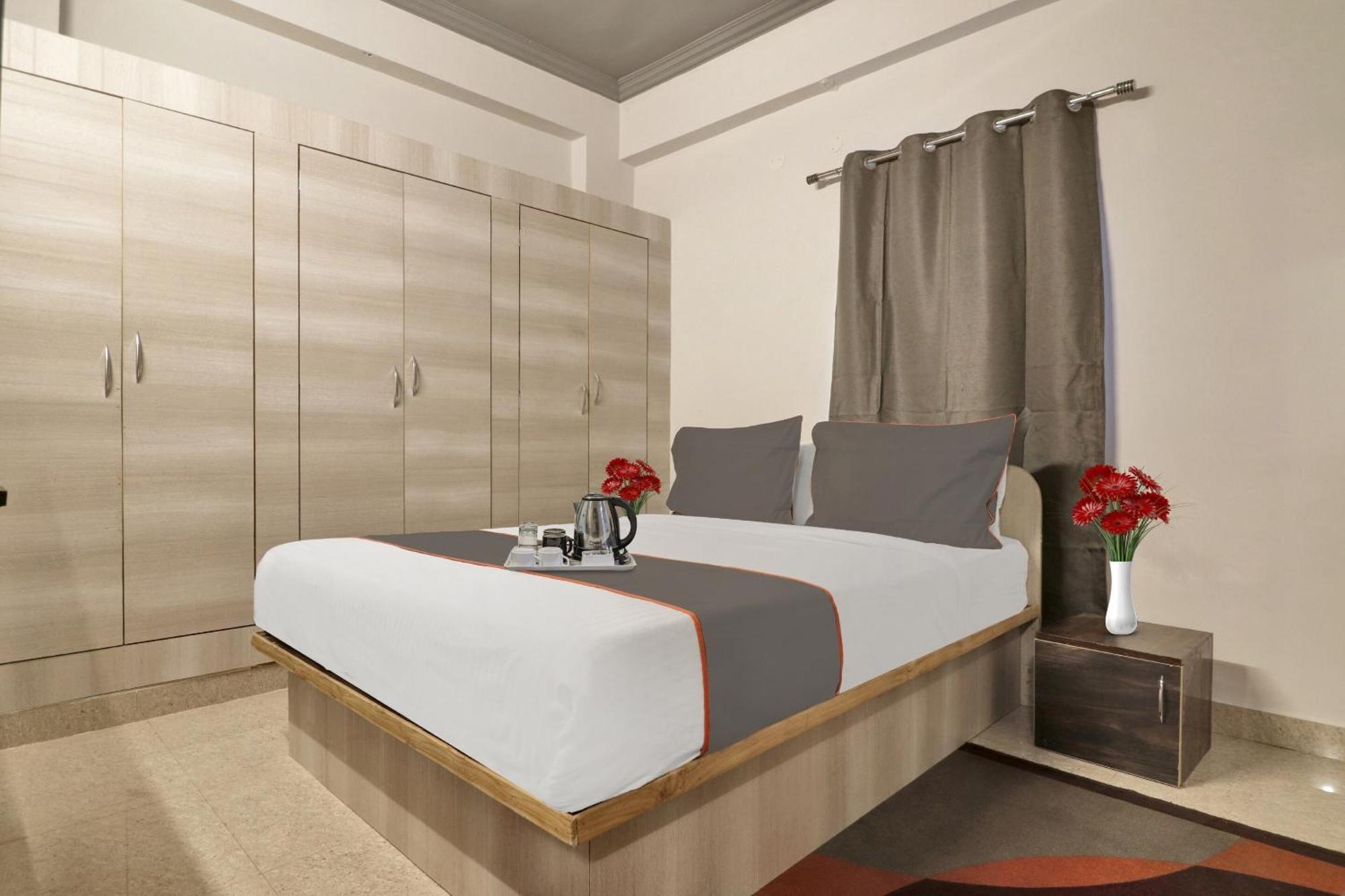 Super Townhouse Rcc Blizz Hotel Kondapur  Kültér fotó