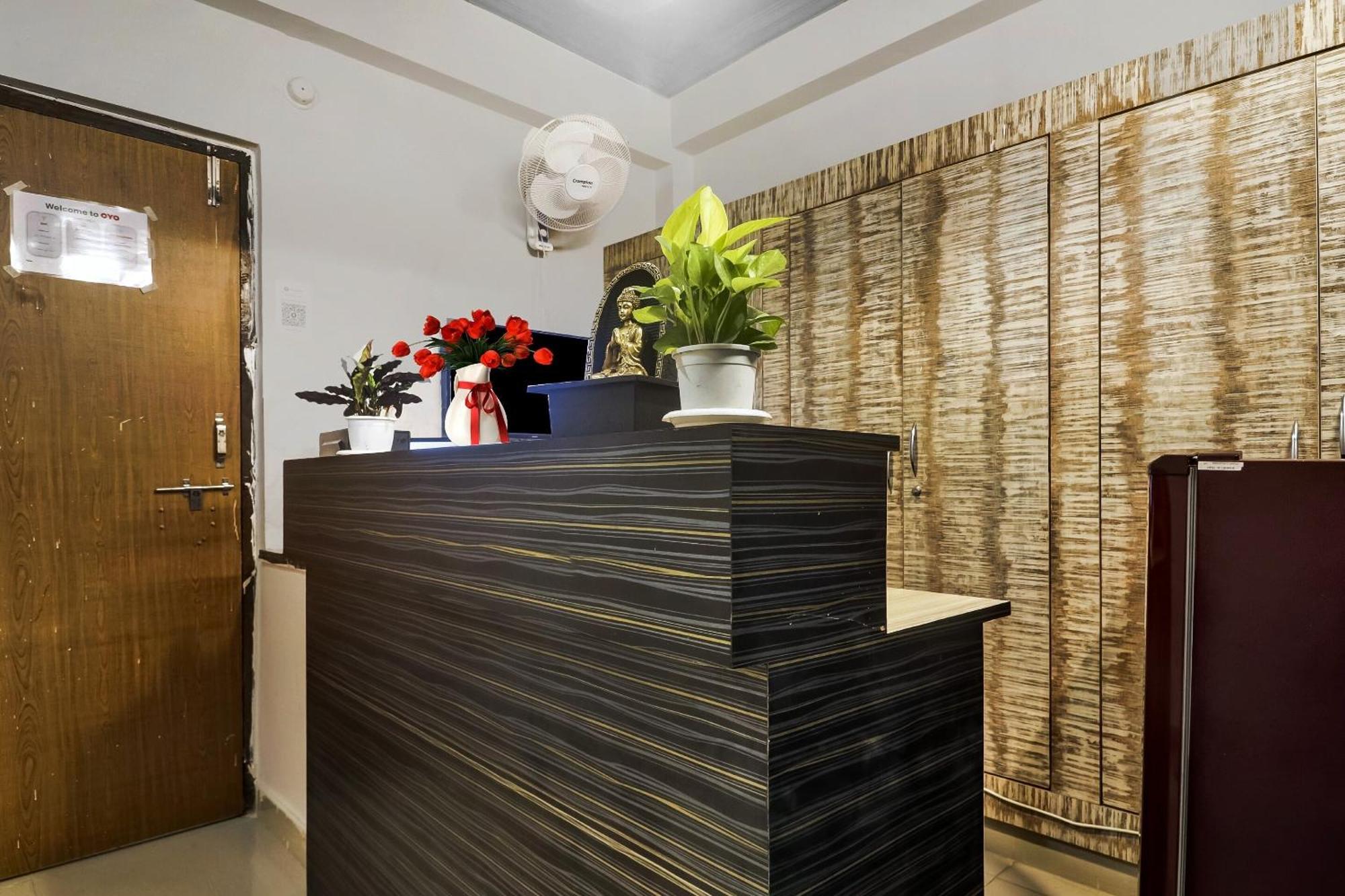 Super Townhouse Rcc Blizz Hotel Kondapur  Kültér fotó