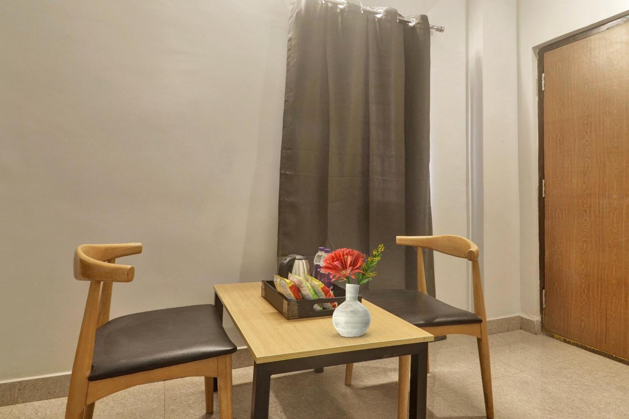 Super Townhouse Rcc Blizz Hotel Kondapur  Kültér fotó