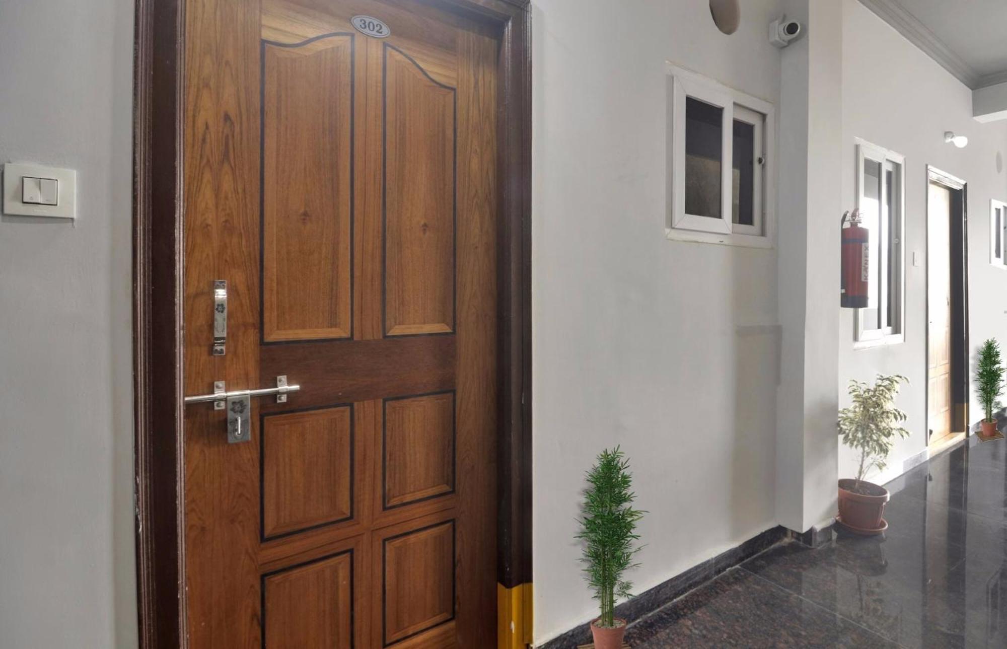 Super Townhouse Rcc Blizz Hotel Kondapur  Kültér fotó
