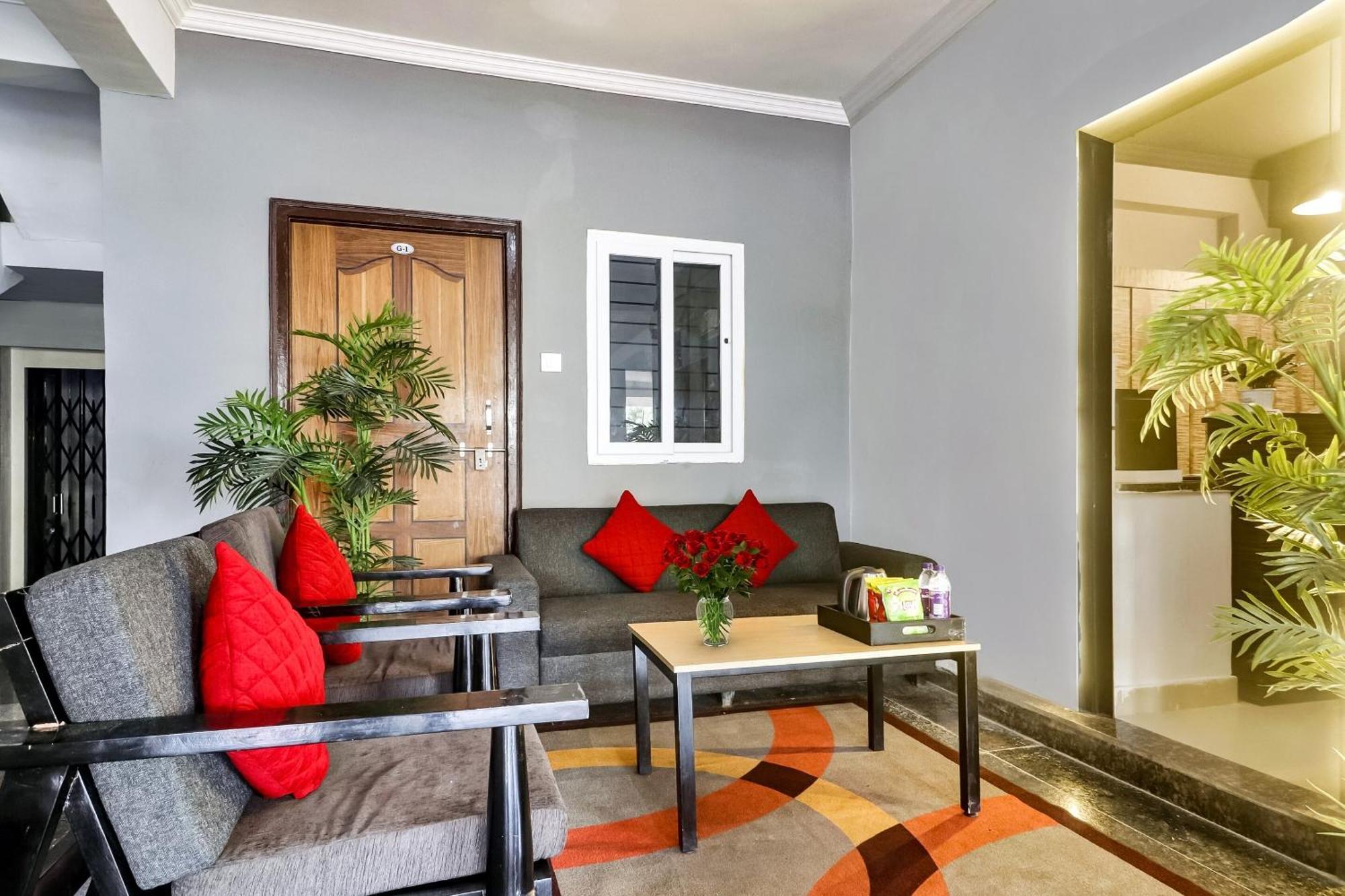 Super Townhouse Rcc Blizz Hotel Kondapur  Kültér fotó