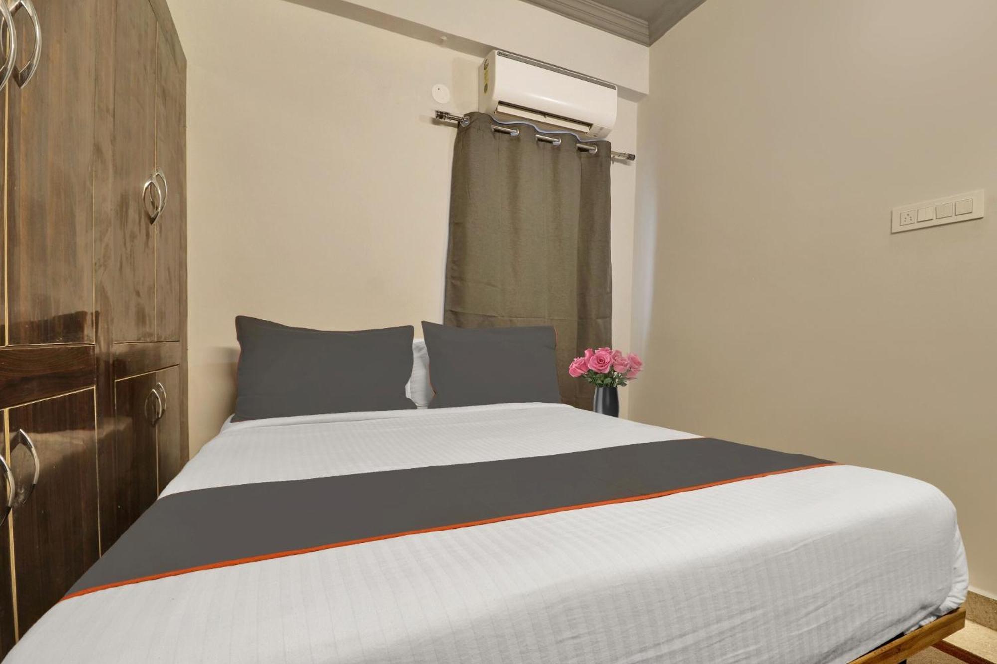 Super Townhouse Rcc Blizz Hotel Kondapur  Kültér fotó
